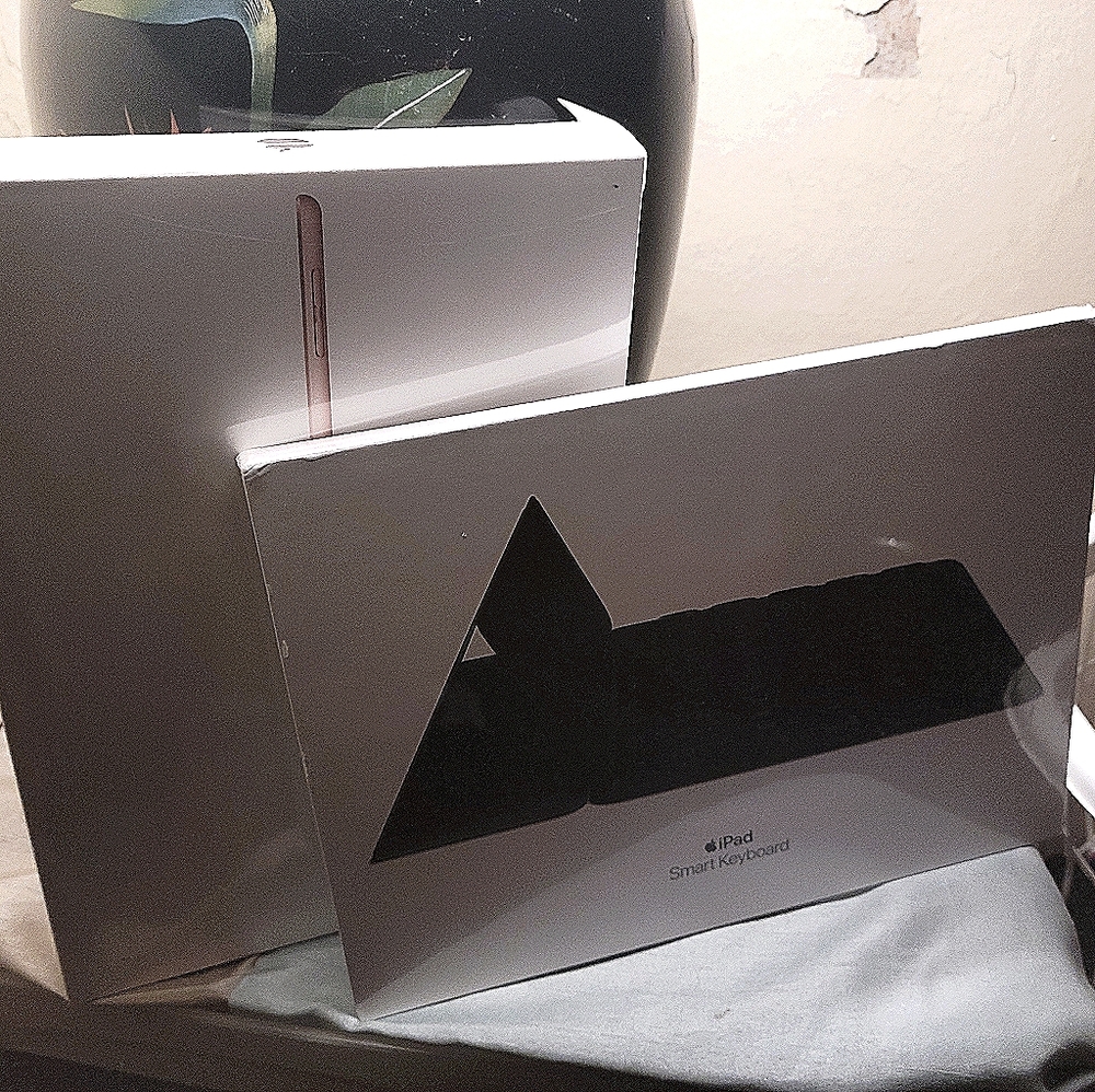 Apple IPAD AIR Newest Version on Market..500 OBO